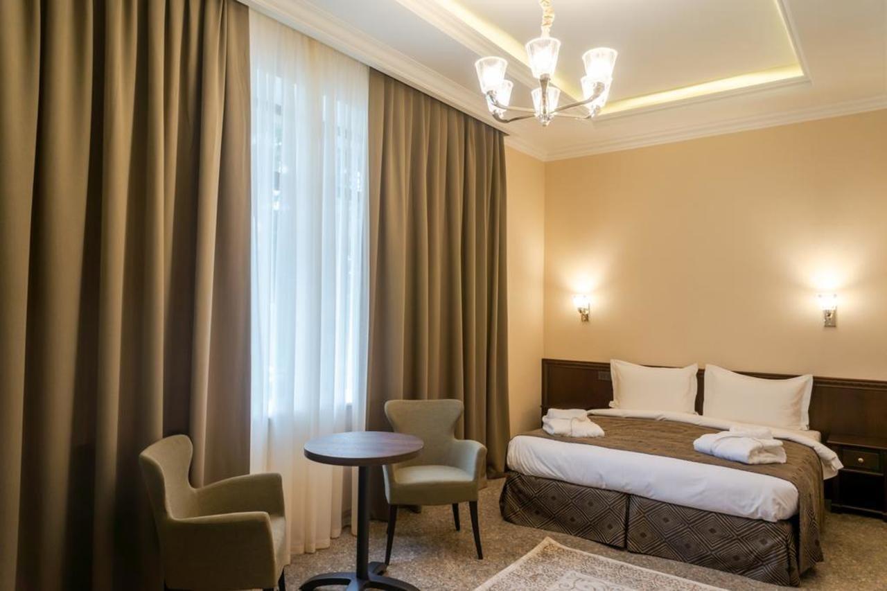 Royal Plus Hotel 阿拉木图 外观 照片