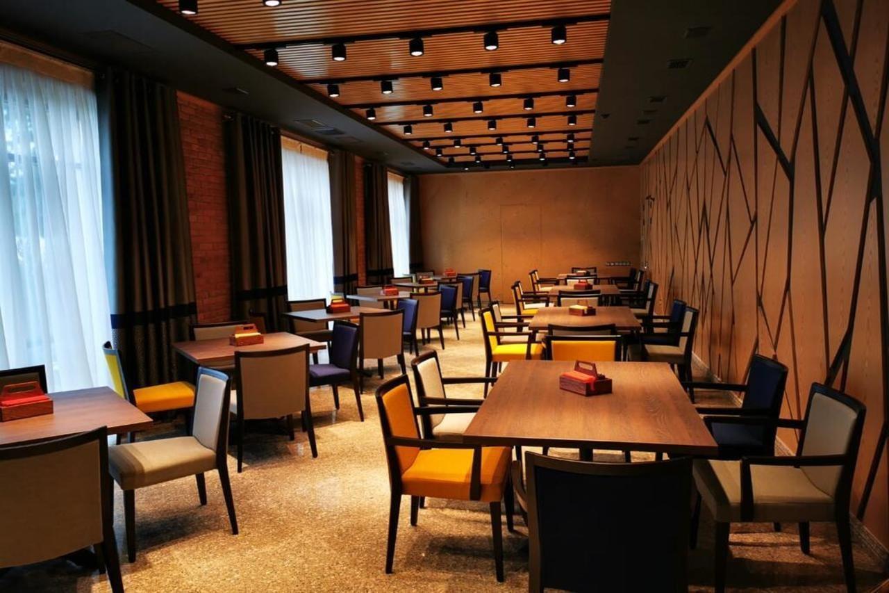 Royal Plus Hotel 阿拉木图 外观 照片