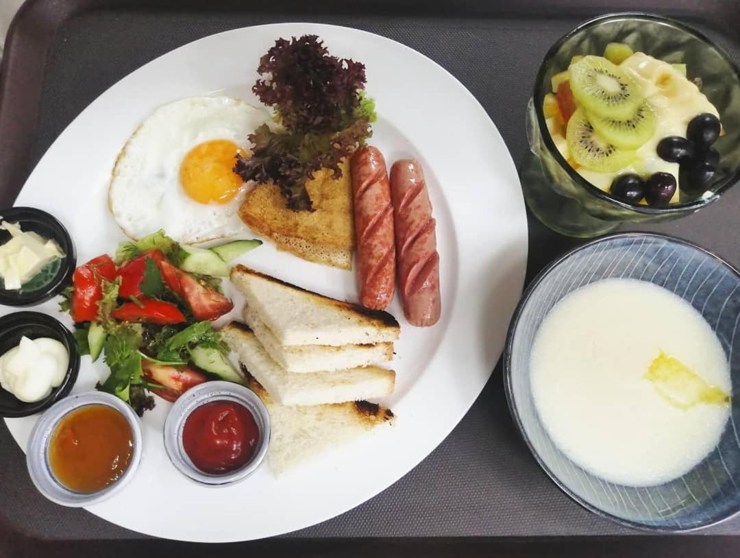 Royal Plus Hotel 阿拉木图 外观 照片