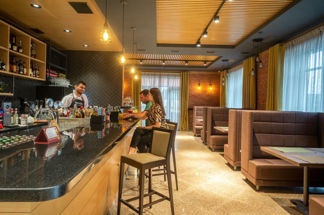 Royal Plus Hotel 阿拉木图 外观 照片